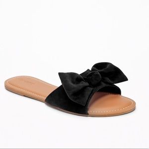 $5 SALE Old Navy Black Bow-Tie Slides